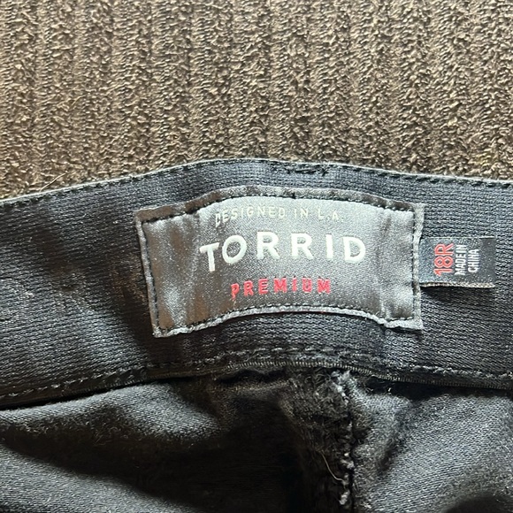 Torrid black bombshell skinny jeans size 18R - Picture 2 of 9